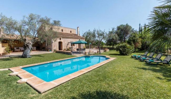 Buger Villa Sleeps 6 with Pool Air Con and WiFi