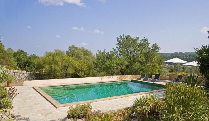 Caimari Villa Sleeps 6 with Pool Air Con and WiFi