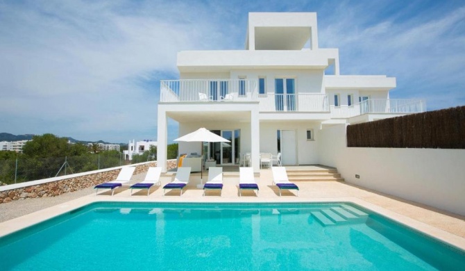 Cala d'Or Villa Sleeps 6 with Pool and Air Con