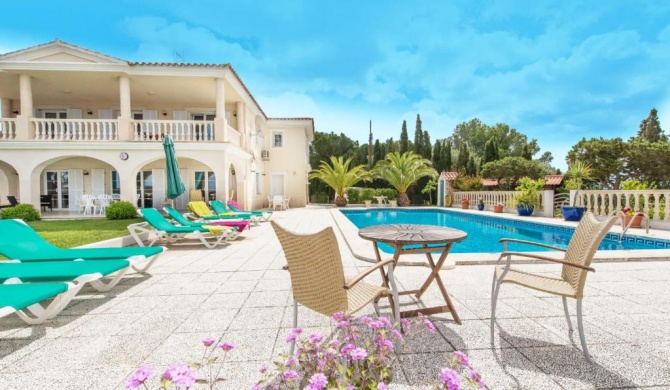 Cala Galdana Villa Sleeps 8 Pool WiFi