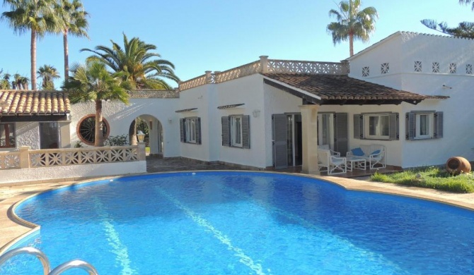 villa con piscina privada en Cala Murada