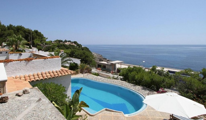 Fantastic villa with private swimming pool garage bbq patio wifi and the sea