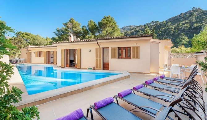 Cala San Vicente Villa Sleeps 12 Pool Air Con WiFi