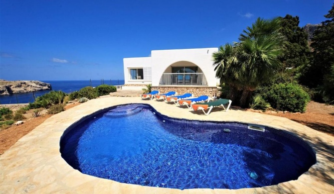 Cala San Vicente Villa Sleeps 6 Pool WiFi T400551