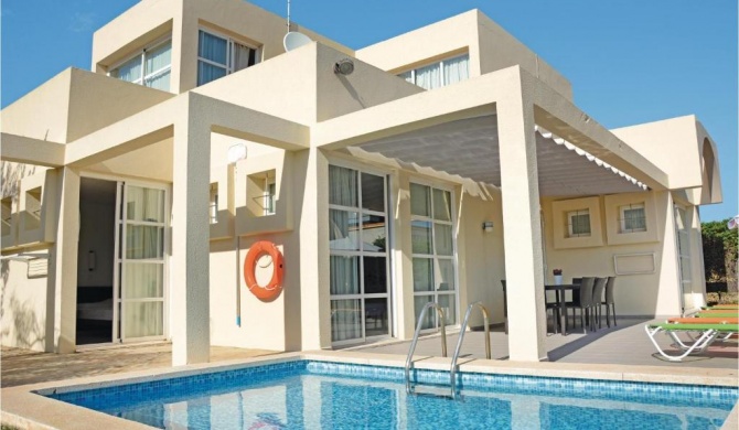 Nice home in Can Picafort with 4 Bedrooms, WiFi and Outdoor swimming pool