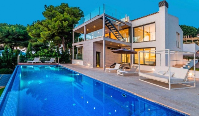 Fabulous Contemporary Villa Pool & Sea Views