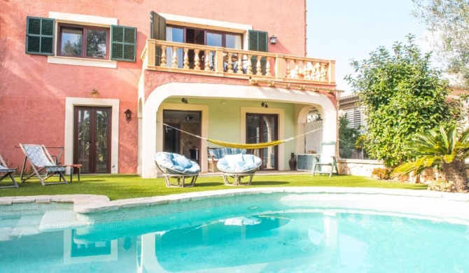 Villa REFUGI - ideal for family or friends with pool and games room