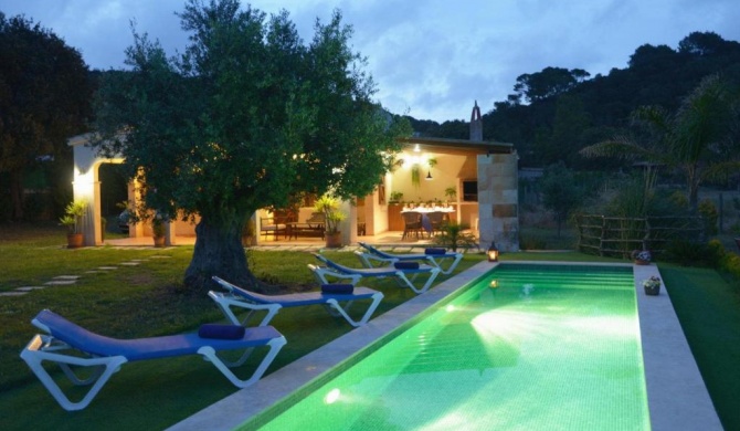 Ferreries Villa Sleeps 4 with Pool and Air Con