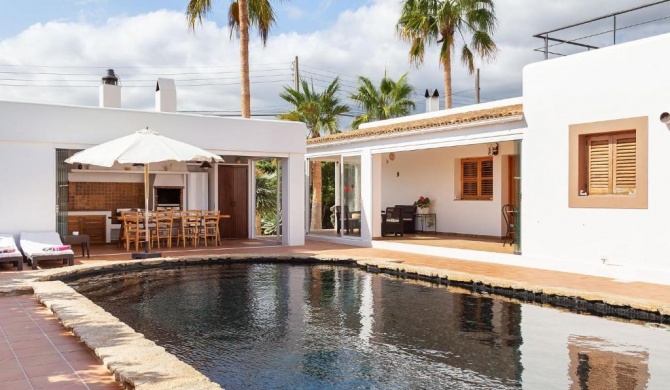 Ideally located villa with pool a short drive from Ibiza town and the beach