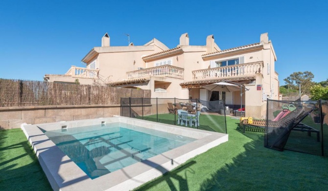 Villa La Maison for 8 with gardens at Alcudia Beach