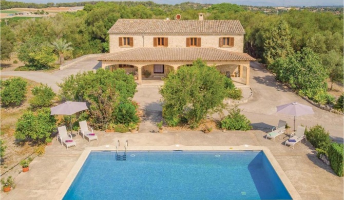 Amazing home in Petra with 4 Bedrooms, WiFi and Private swimming pool