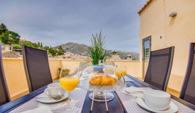 Pollenca Holiday Home Sleeps 5 with Air Con and WiFi