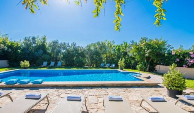 Pollenca Holiday Home Sleeps 8 with Pool