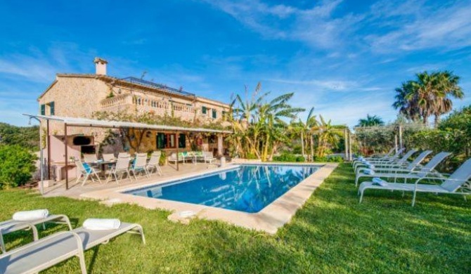 Pollenca Holiday Home Sleeps 8 with Pool Air Con and WiFi