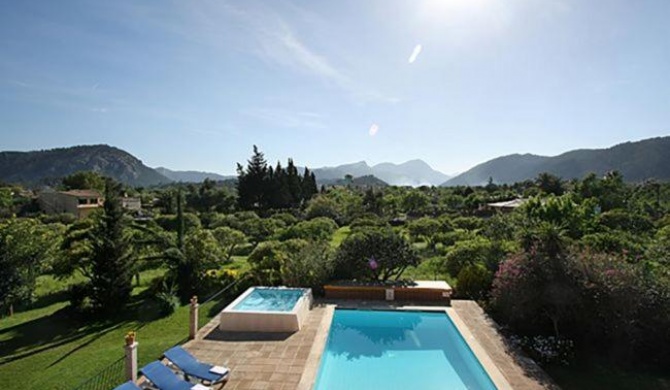 Pollenca Villa Sleeps 12 with Pool Air Con and WiFi