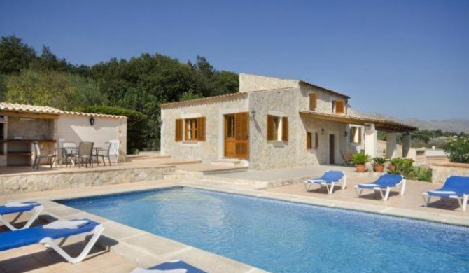 Pollenca Villa Sleeps 4 with Pool