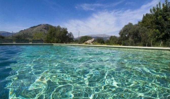 Pollenca Villa Sleeps 4 with Pool Air Con and WiFi