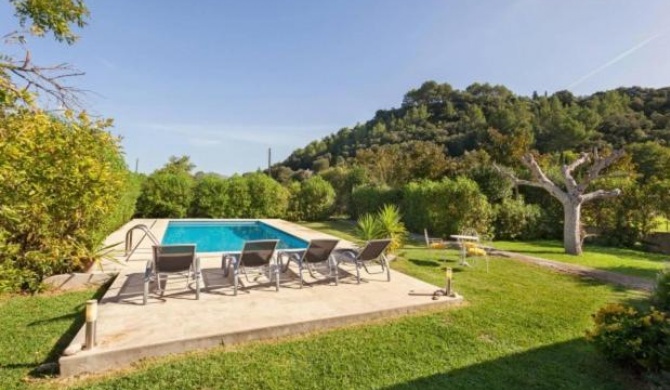 Pollenca Villa Sleeps 4 with Pool Air Con and WiFi