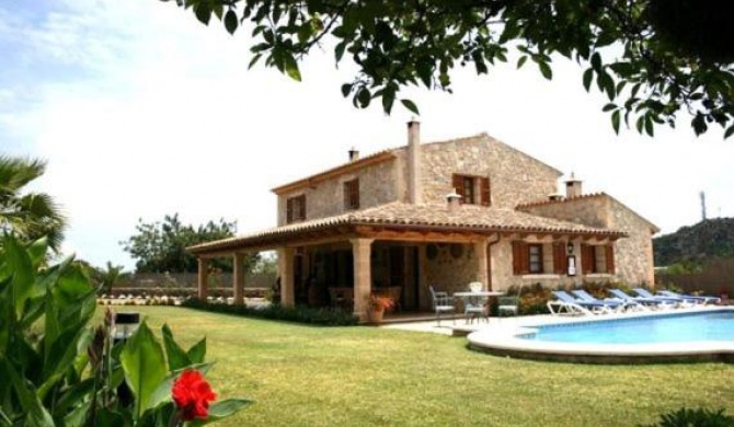 Pollenca Villa Sleeps 5 Pool WiFi