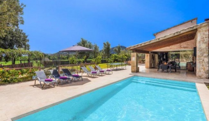 Pollenca Villa Sleeps 5 with Pool Air Con and WiFi