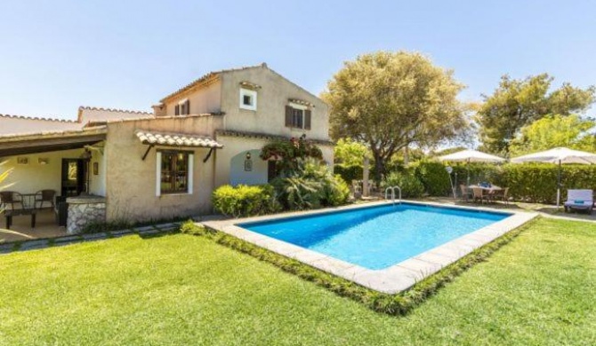 Pollenca Villa Sleeps 5 with Pool Air Con and WiFi