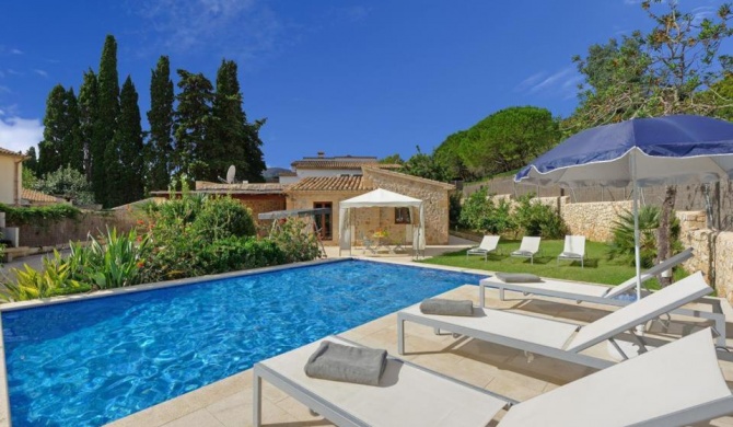 Pollenca Villa Sleeps 6 Pool Air Con WiFi