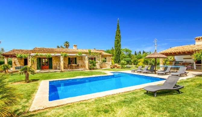 Pollenca Villa Sleeps 6 Pool Air Con WiFi