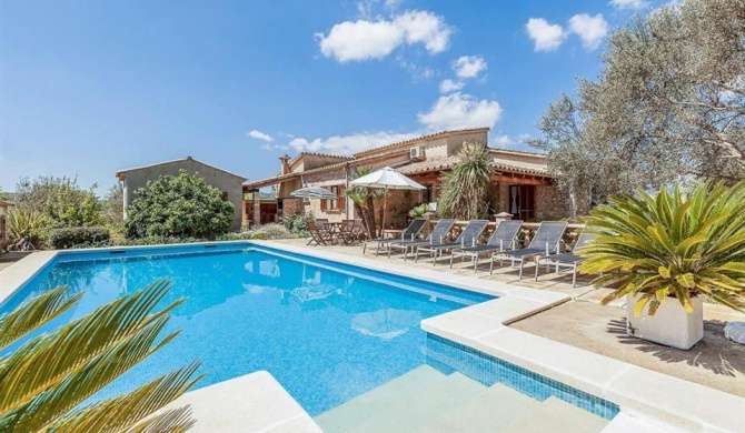 Pollenca Villa Sleeps 6 Pool Air Con WiFi T813482