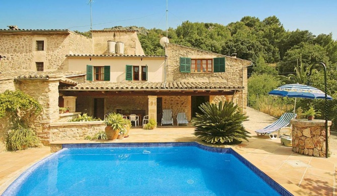 Pollenca Villa Sleeps 6 WiFi