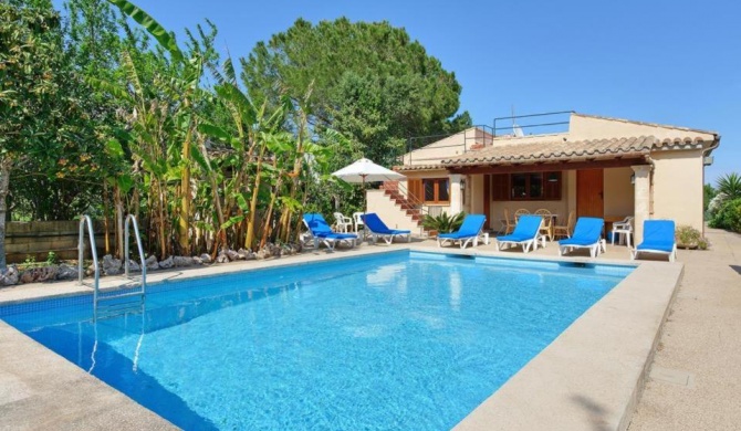 Pollenca Villa Sleeps 6 with Pool Air Con and WiFi