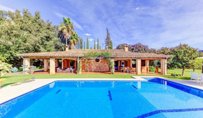 Pollenca Villa Sleeps 6 with Pool Air Con and WiFi