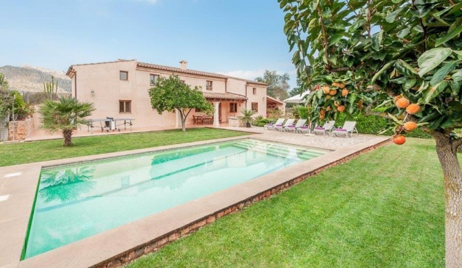 Pollenca Villa Sleeps 6 with Pool Air Con and WiFi