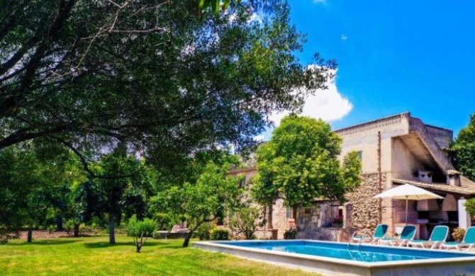 Pollenca Villa Sleeps 6 with Pool Air Con and WiFi