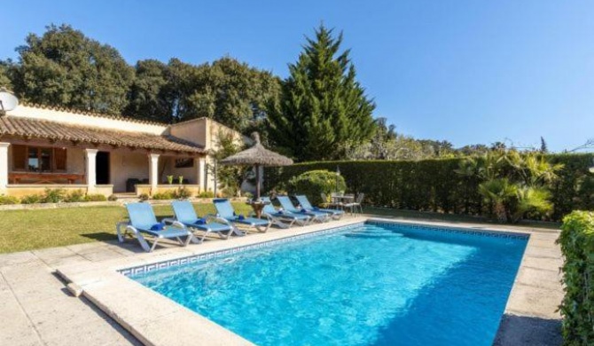 Pollenca Villa Sleeps 6 with Pool Air Con and WiFi