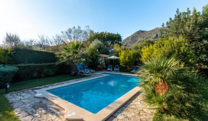 Pollenca Villa Sleeps 6 with Pool Air Con and WiFi