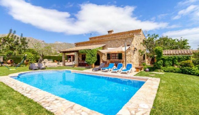 Pollenca Villa Sleeps 6 with Pool Air Con and WiFi