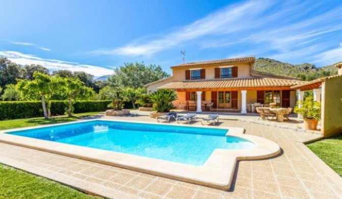 Pollenca Villa Sleeps 6 with Pool and Air Con