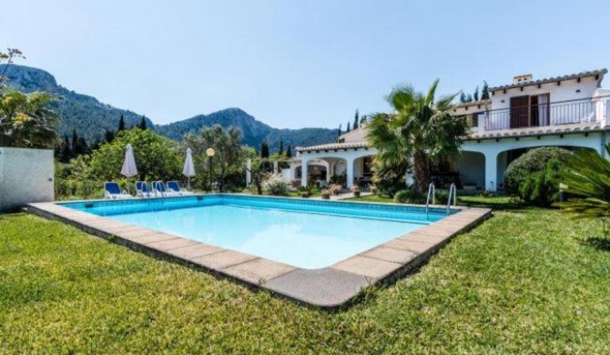 Pollenca Villa Sleeps 6 with Pool and WiFi