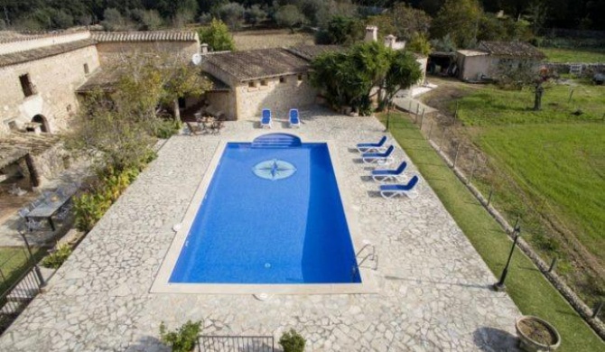 Pollenca Villa Sleeps 7 with Pool Air Con and WiFi