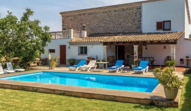 Pollenca Villa Sleeps 7 with Pool and WiFi