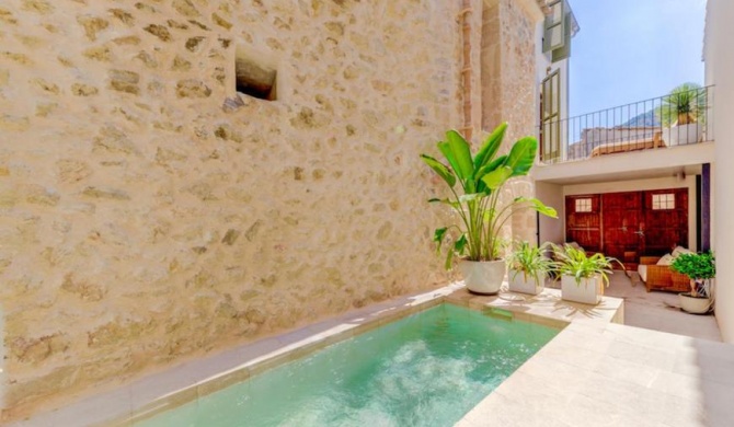 Pollenca Villa Sleeps 7 with Pool and WiFi