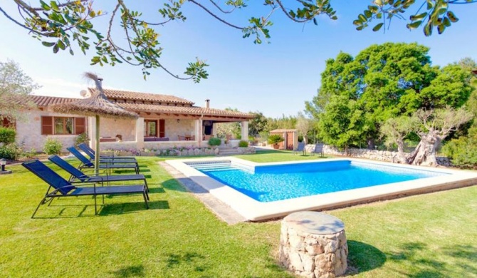 Pollenca Villa Sleeps 8 Pool Air Con WiFi T400618