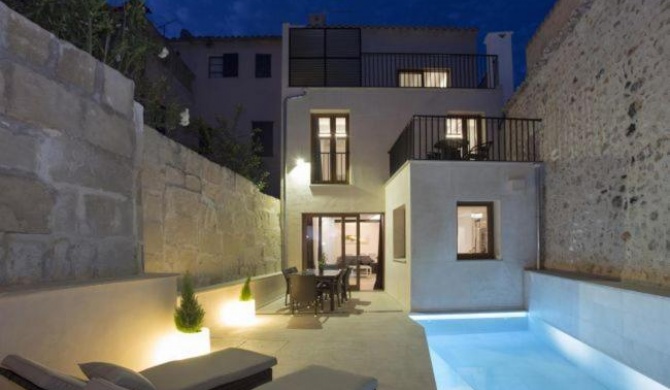 Pollenca Villa Sleeps 8 with Pool Air Con and WiFi