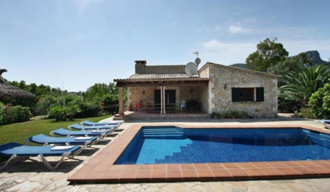 Pollenca Villa Sleeps 8 with Pool Air Con and WiFi