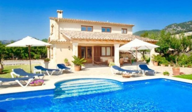 Pollenca Villa Sleeps 8 with Pool Air Con and WiFi