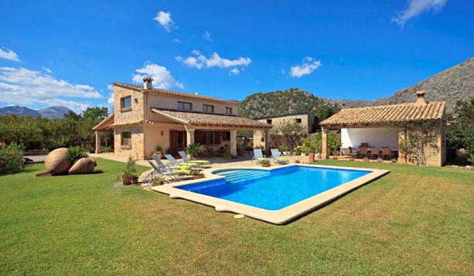 Pollenca Villa Sleeps 8 with Pool Air Con and WiFi