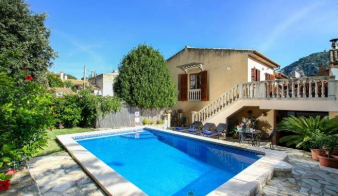 Villa in Pollenca Sleeps 5 with Pool Air Con and WiFi