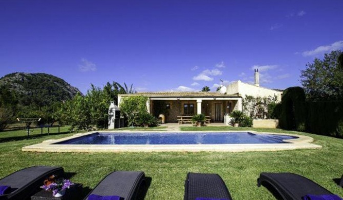 Villa in Pollenca Sleeps 6 includes Swimming pool Air Con and WiFi 5