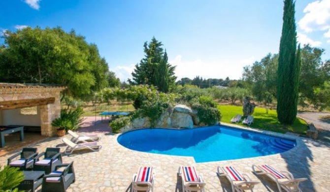 Villa in Pollenca Sleeps 8 includes Swimming pool Air Con and WiFi 8