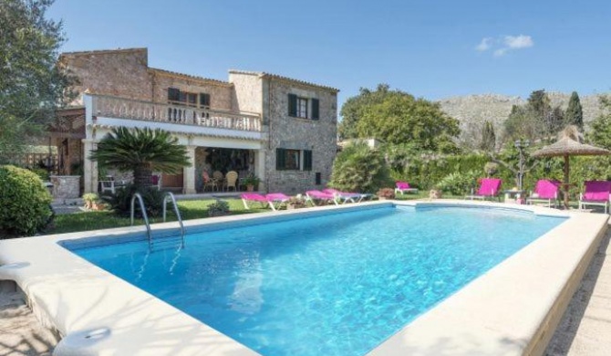 Villa in Pollenca Sleeps 8 with Pool Air Con and WiFi